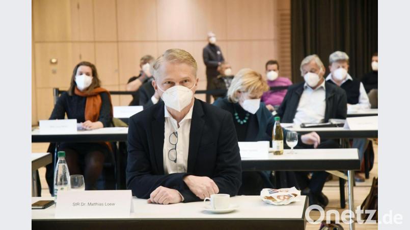 Matthias Loew mit Maske. Vor der Stadtratssitzung testete der SPD-Stadtrat 25 Kollegen im Schnellverfahren auf das Coronavirus. Bild: Gabi Schönberger