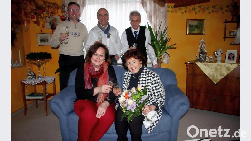 Vor einem Jahr gratulierte die SPD ihrem Ehrenmitglied Mine Weiß (vorne rechts) zum 89. Geburtstag. Im Bild (hinten von links) Heinrich Ulrich, Hermann Stock und Edwin Ulrich sowie (vorne links) Nicole Fürst. Archivbild: wro