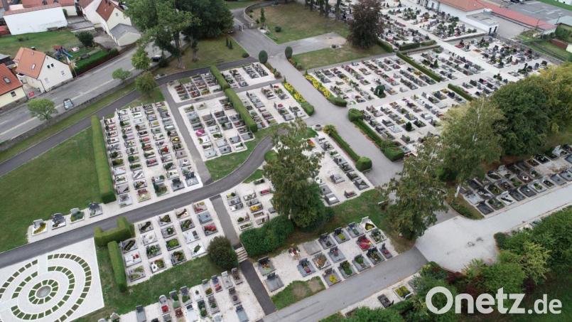 Die Bestattungseinrichtungen der Großgemeinde Vohenstrauß, wie hier der Vohenstraußer Friedhof, bereiten Kämmerer Rainer Dotsch Sorgen. Die Defizite wachsen stetig. Archivbild: bey