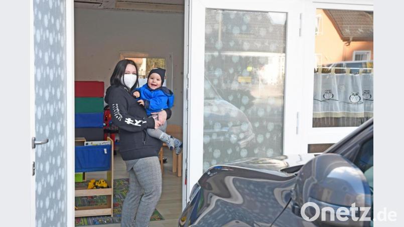 Von der jungen Mutter in Betreuungsnot zur Tagesmutter: Karina Blumberg hat in der Garage eine &quot;Mini-Kita&quot; eingerichtet. Bild: Gabi Schönberger