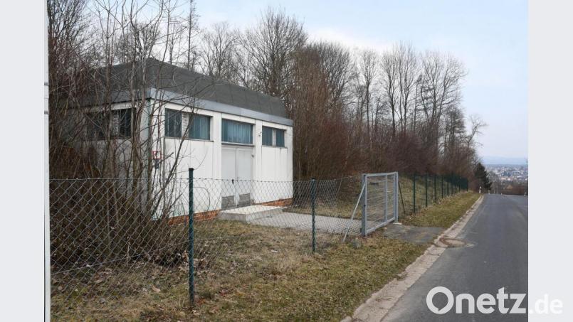 Die Tage dieses Hochbehälter sind gezählt. Direkt daneben soll ein neuer Wasserspeicher entstehen. Das alte Gebäude will die Stadt zur Lagerhalle umbauen. Bild: Gabi Schönberger
