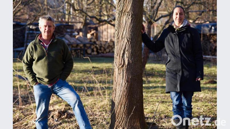 Die Grünen-Vorsitzenden Katharina Hage und Stefan Zaus halten den Austausch mit den Mitgliedern des Ortsverbandes Kemnather Land zur regionalen Politik auch in Coronazeiten am Laufen. Bild: Katharina Hage/Die Grünen/exb