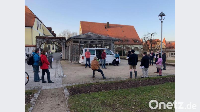 Die Delegiertenwahl der CSU Stadtmitte fand im Freien statt. Bild: Thomas Bärthlein/exb