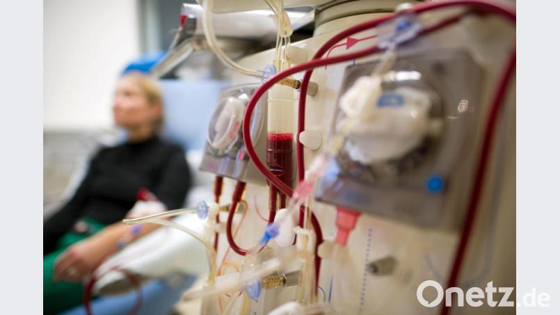 Die Dialysezentren im Landkreis Tirschenreuth wünschen sich eine zügige Impfung ihrer Patienten. Warum das nicht möglich ist, erklärt der Leiter des Impfzentrums. Symbolbild: Arno Burgi/dpa