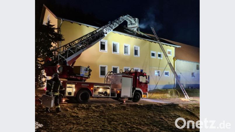 In diesem Gebäude brannte am Montag der Dachstuhl. Bild: Werner Fischer/exb