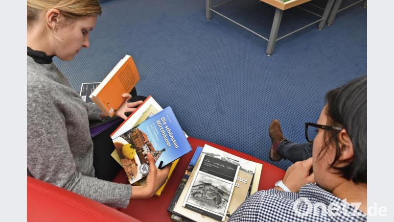 Die Auswahl an regionalen Büchern ist groß. Bild: Petra Hartl