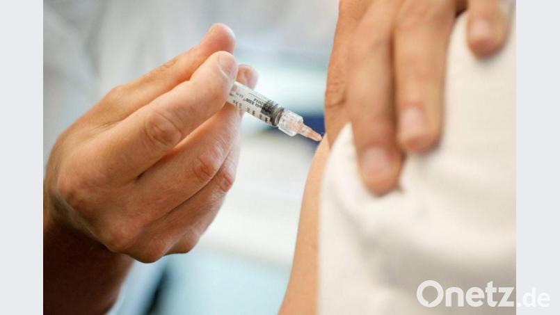 Derzeit erhalten im Weidener Impfzentrum täglich 800 Menschen eine Spritze gegen eine Covid-Infektion. Bild: Franziska Gabbert/dpa