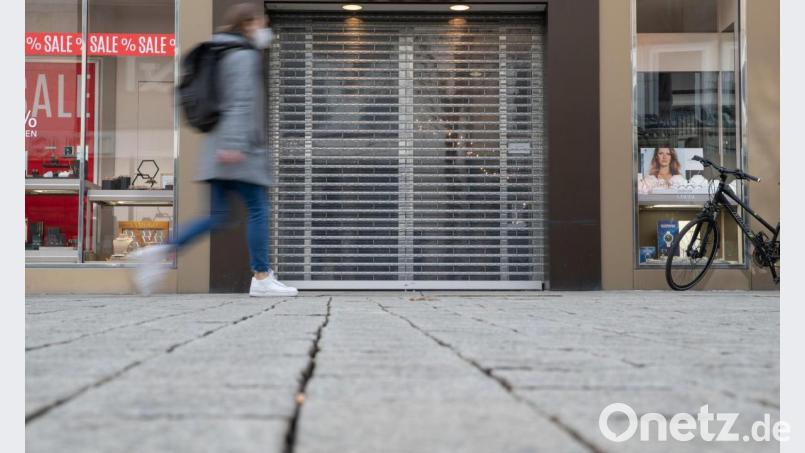 Hochgeklappte Fußgängerzonen: Ostbayern wehrt sich gegen den ewigen Lockdown. Bild: Friso Gentsch/dpa