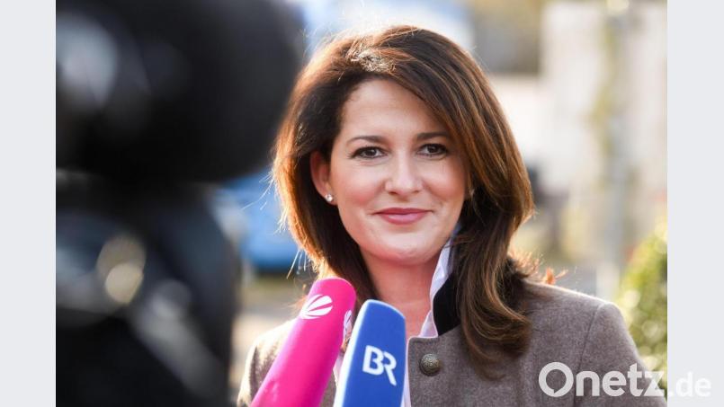 Landwirtschaftsministerin Michaela Kaniber: „Mit der Verlagerung des Kompetenzzentrums Förderprogramme nach Marktredwitz verstärken wir deutlich unser Beratungs- und Serviceangebot." Archivbild: Tobias Hase/dpa