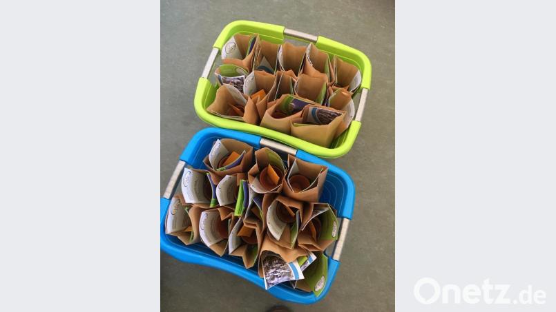 Die Wäschekörbe mit den Tüten bereit zur Abholung. Bild: Markgraf-Diepold-Grundschule/exb