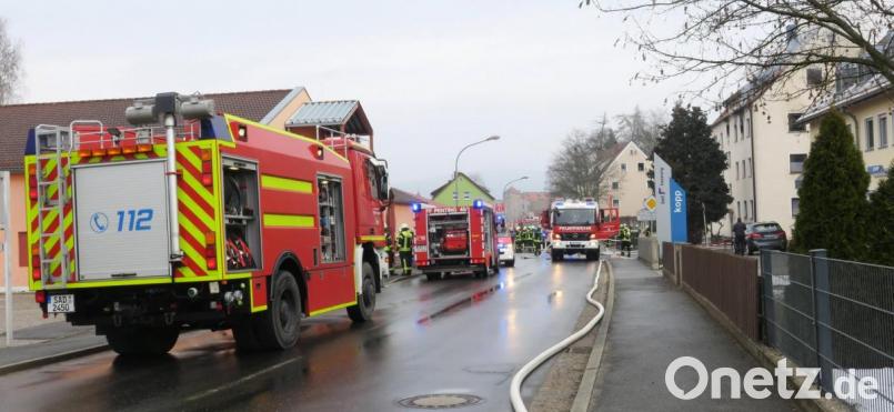 Rund 90 Feuerwehrkräfte waren im Einsatz. Bild: Hirsch