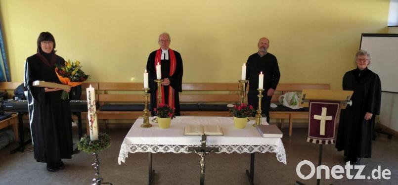 Als neue Dekanatslektorin wurde Bärbel Lehner von Pfarrer Hans-Peter Pauckstadt-Künkler eingesegnet. Es gratulierten Reinhard Brunner und Religionspädagogin Gabi Mehlan (von links). Bild: Dobmeier