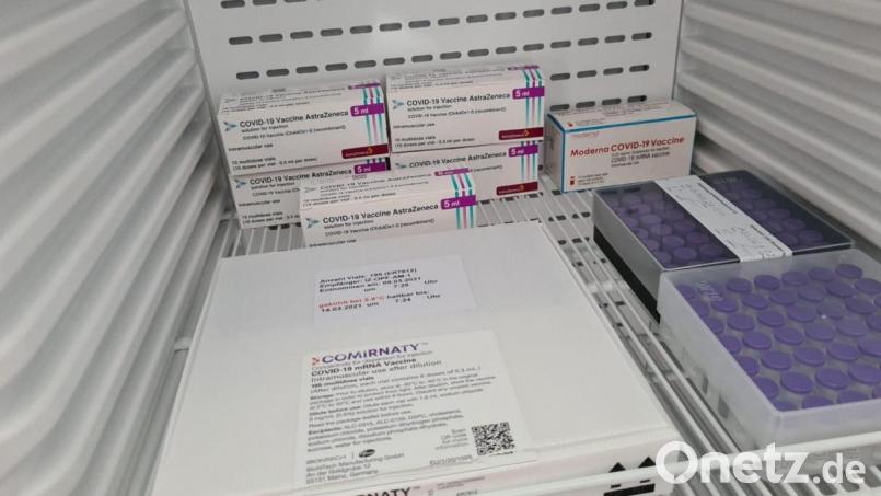 So sehen 1830 Impfdosen aus. In den Impfzentren Amberg und Sulzbach-Rosenberg sind neue Vakzin-Lieferungen eingetroffen. Bild: BRK Amberg-Sulzbach