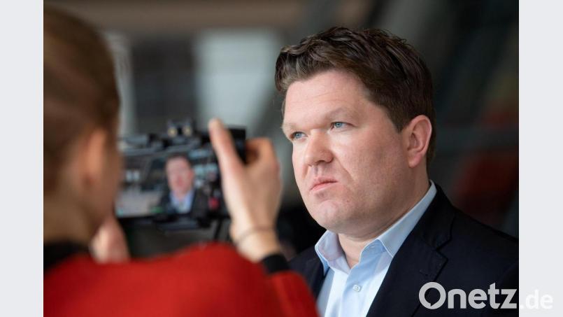 Der SPD-Bundestagsabgeordnete Florian Post gibt im Deutschen Bundestag ein Interview. Archivbild: Bernd von Jutrczenka