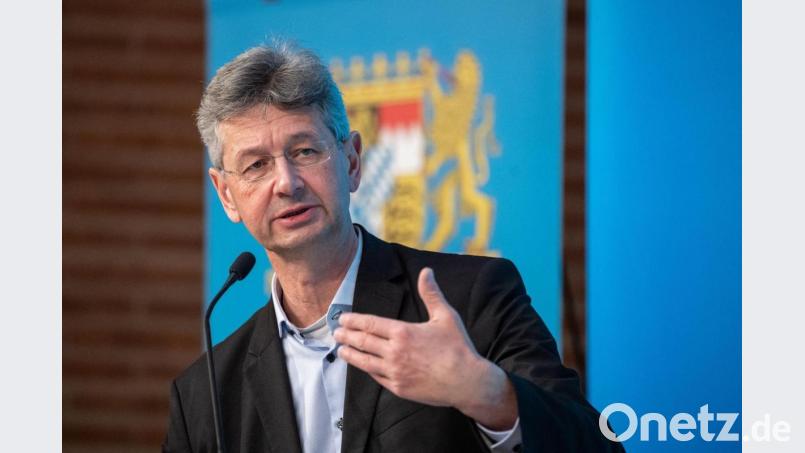 Michael Piazolo, Kultusminister von Bayern und Generalsekretär der Freien Wähler in Bayern, will eine Teststrategie fahren, damit Schüler auch in Hotspots zurück ins Klassenzimmer können. Archivbild: Matthias Balk/dpa