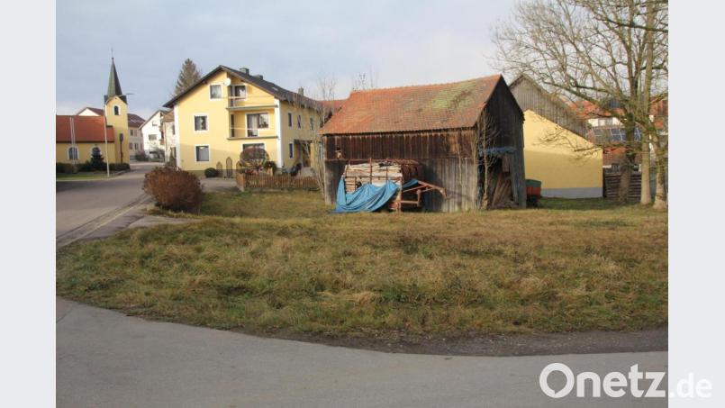 Das ist der Standort des nun beschlossenen Neubaus des Feuerwehrgerätehauses in der Ortsmitte von Wildstein. In einem Angegliederten Buswarthäuschen können die Schulkinder gefahrlos in und aus dem Schulbus ein- und Aussteigen. Bild: frd