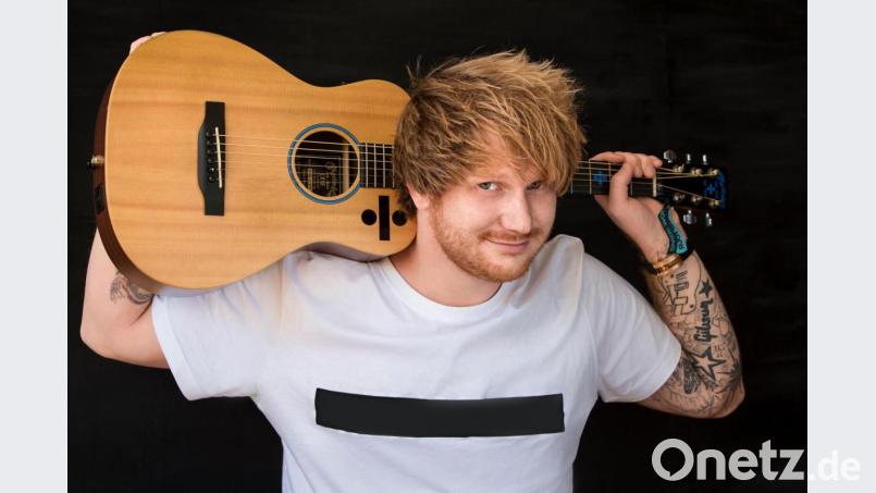 So präsentiert sich Ed Sheerans Doppelgänger Nico Eckl mit Gitarre. Bild: Mila Liams/exb