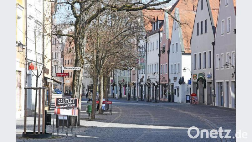 Standortnachteil Innenstadtlage? Baumärkte und Gärtnereien öffnen wieder, die Läden in der Innenstadt müssen geschlossen bleiben. Ungerecht findet das der Sprecher des Weidener Einzelhandels. Bild: Gabi Schönberger
