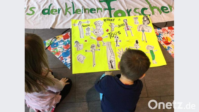 Post aus Frankreich: Kinder aus Périgueux haben zum Beispiel diese Collage entworfen und sie ihren Freunden aus Amberg geschickt. Bild: Brigitte Nettta