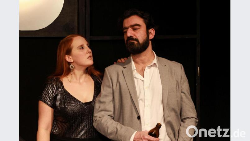 Das Theaterstück „Angst essen Seele auf“ war ein voller Erfolg. Christina Baumer spielte darin die Wirtin. Bild: Hannah Klaes