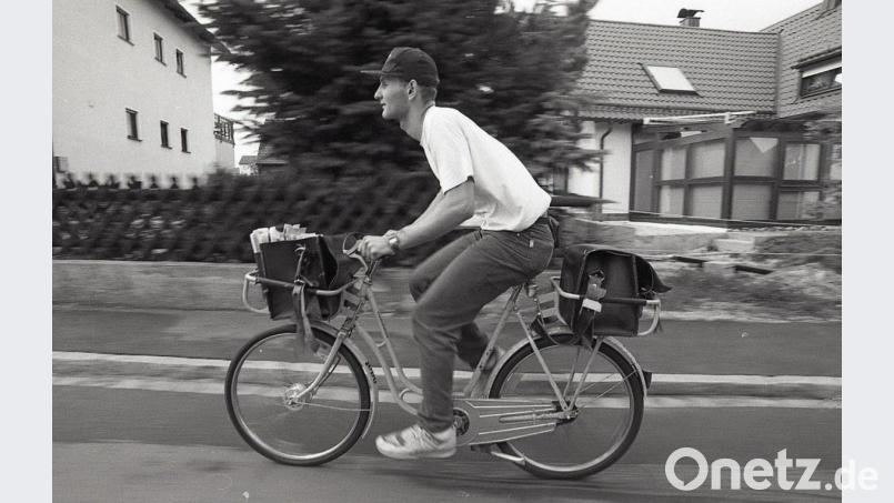 Das Postrad als Hilfsmittel – 1991 für Rouven Oeckl eine zusätzliche Trainingseinheit am Vormittag auf dem Weg zum Traumziel &quot;Hawaii&quot;. Archivbild: ref