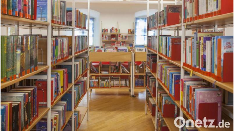 Die Stadtbibliothek öffnet ab Dienstag, 16. März, wieder ihre Türen für Besucher. Bild: Thilo Hierstetter