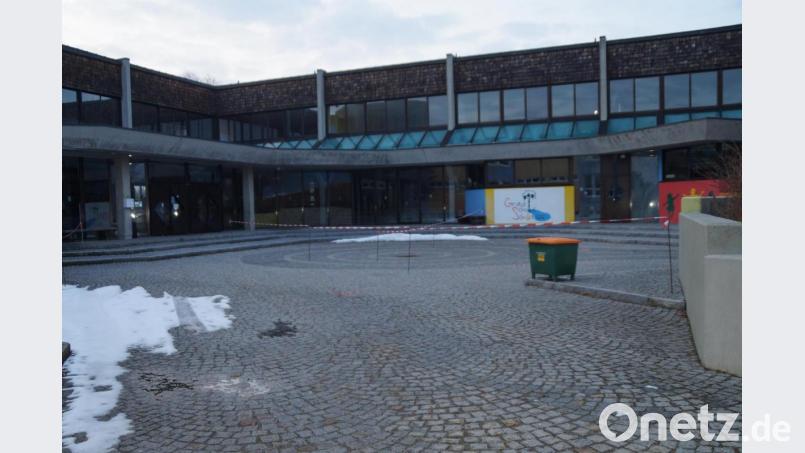 Neben den eigentlichen Verwaltungsaufgaben, dem Bereich Touristinformation und in diesem Jahr dem Projekt &quot;Archivierung der Klöppelspitze&quot; zählt die Schule zu den Aufgaben der Verwaltungsgemeinschaft Schönsee. Die Neumöblierung des Elternsprechzimmers sowie Digitalisierung und Lehrerdienstgeräte stehen auf der Agenda. Bild: wel