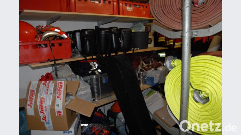 Angesichts der Platznot ist im bestehenden Gerätehaus eine sachgerechte Lagerung kaum mehr möglich. Bild: pop