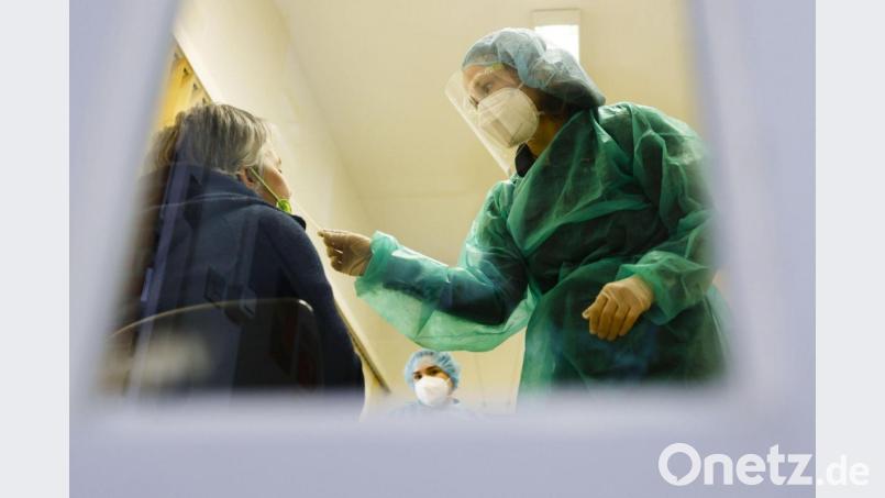 Die Apotheken müssen sich künftig auf einem Portal des Gesundheitsministeriums registrieren, wenn sie Corona-Schnelltests bei sich anbieten wollen. Symbolbild: Frank Molter/dpa