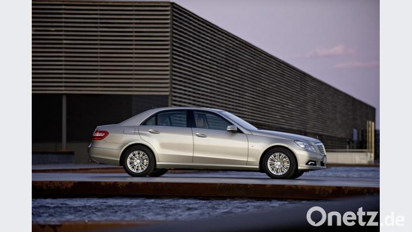 Elegante Erscheinung: Die E-Klasse von Mercedes zeigt sich optisch gediegen - wie steht&#039;s mit den inneren Werten? Bild: Daimler AG/dpa