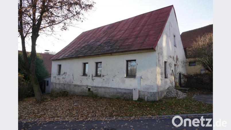 Das alte Bernriether Schulhaus steht heute noch. Bis 1910 ist hier unterrichtet worden. Bild: fvo