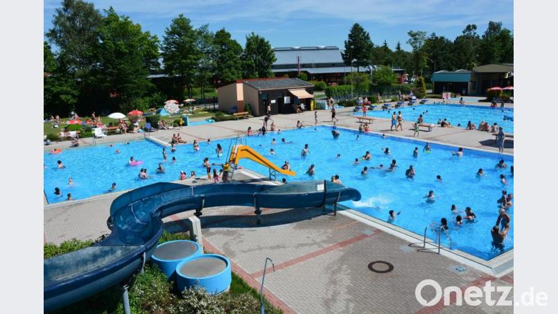 Im Mitterteicher Freibad – hier eine Aufnahme aus dem Sommer 2017 – soll heuer wieder Leben einkehren. Archivbild: jr