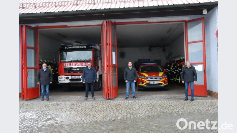 Inspizierten das Gerätehaus (von links): 1. Kommandant Jürgen Ehrnsberger, Bürgermeister Peter Braun, Vorsitzender Christian Renghart, 2. Kommandant Mathias Huger. Bild: pop