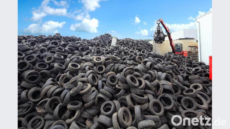 Altreifen bei Estato in Weiden-West. Das ATU-Unternehmen wird Industriepartner für das europäische Umwelt-Großprojekt &quot;BlackCycle&quot;. Bild: Estato Umweltservice GmbH