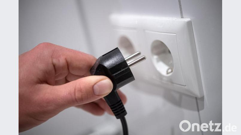 900 Haushalte hatten in Erbendorf am frühen Freitagmorgen über eine Stunde lang keinen Strom. Symbolbild: Sina Schuldt/dpa