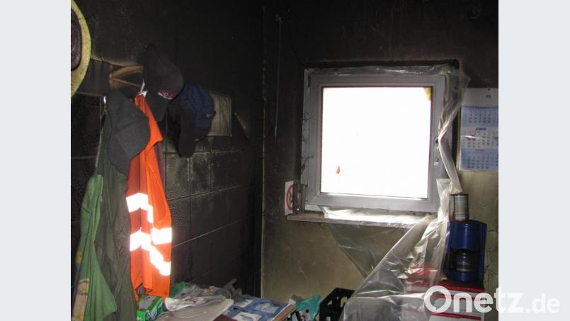 Nachdem die Täter das Fenster beim VfB Mantel eingeworfen hatten, versuchten sie Feuer zu legen. Bild: sei