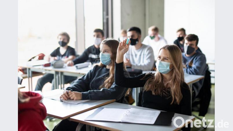 Die Zahl der Kinder und Jugendlichen, die in Bayern live in die Schule gehen dürfen, steigt am Montag rapide an: Auch weiterführende Schulen dürfen unter bestimmten Voraussetzungen wieder öffnen. Bild: Matthias Balk