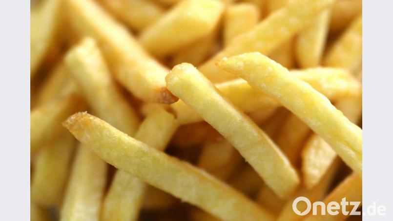 Pommes Frites in einer Imbissstube. Foto: Ina Fassbender/dpa/Symbolbild Bild: Ina Fassbender