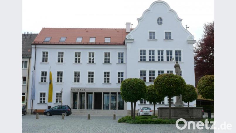 Dass die Politik im Waldsassener Rathaus (Bild) in aller Regel ohne große Debatten gestaltet werden kann, liegt vor allem auch an den Besprechungen der Fraktionsvorsitzenden mit dem Bürgermeister im Vorfeld der Stadtratssitzungen. Bild: kgg