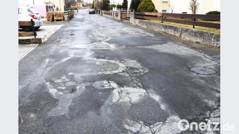 2021 soll endlich die marode Rübezahlstraße in Windischeschenbach saniert werden. Bild: Gabi Schönberger