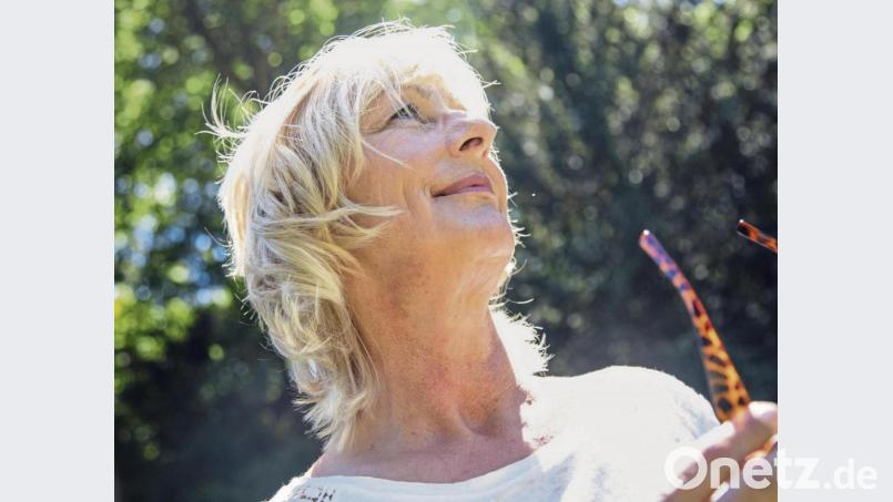 Gerade in den Wechseljahren sollten Frauen auch auf Seele und Geist achten. Denn die hormonelle Umstellung hat ebenso Einfluss auf die seelische Balance. Symbolbild: Christin Klose/dpa