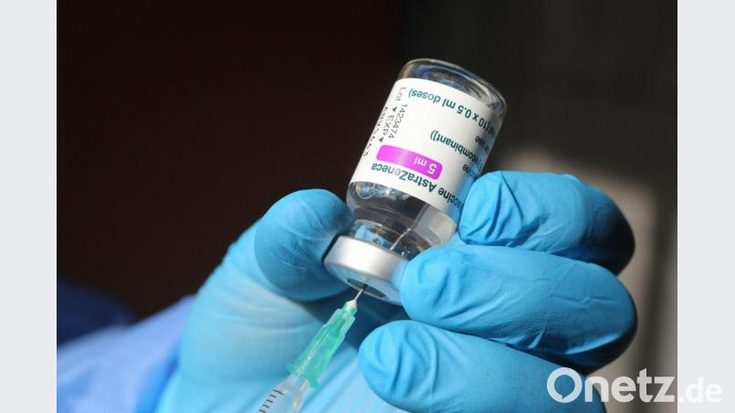 Gerade wäre die Impfkampagne in Amberg und Sulzbach-Rosenberg in Volllast angelaufen, da kommt der Impfstopp für das Astrazeneca-Vakzin. Bild: Matthias Bein/dpa
