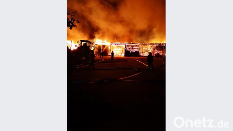 Vier Großbrände fordern die Ursensollener Wehr im vergangenen Jahr, darunter ein Feuer im Ortsteil Ullersberg. Archivbild: FFW Ursensollen/exb