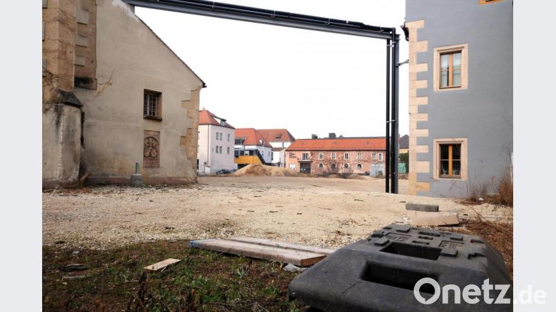 Noch passiert auf dem ehemaligen Bürgerspitalareal nichts, das Aufstellungsverfahren für den neuen Bebauungsplan hat gerade erst begonnen. Trotzdem ist das dort geplante Ten-Brinke-Projekt wieder einmal ein stark diskutiertes Thema im Amberger Stadtrat. Bild: Stephan Huber