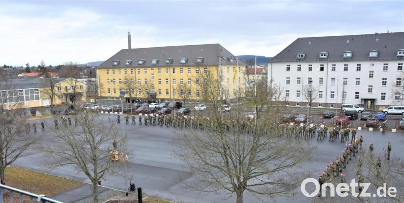 Neben der 2. Batterie durften Corona-bedingt nur kleine Abordnungen der Einheiten zur Übergabe des Kommandos antreten. Bild: Mario Hönig/Bundeswehr/exb