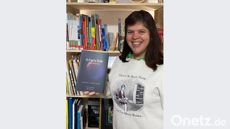 Robyn Marie Sharier zeigt ihr neuestes Buch: &quot;A Cat’s Tale: How Cat Got Nine Lives&quot; oder &quot;Ein Katzenmärchen: Wie Katze neun Leben bekam&quot;. Bild: mzi
