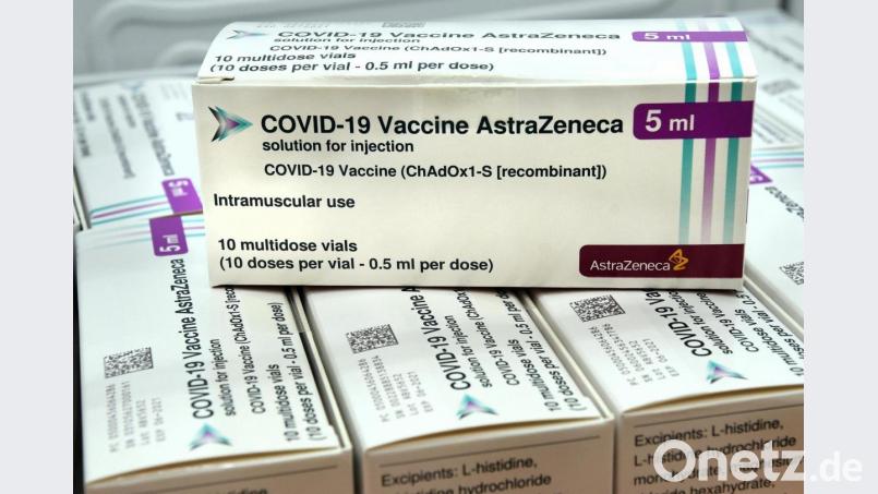Es ist noch einiges da an Corona-Impfstoff der Marke Astrazeneca in den beiden Impfzentren in Amberg und Sulzbach-Rosenberg. Wegen des Impfstopps für dieses Präparat bleibt es nun aber erst einmal im Kühlschrank. Bild: Petra Hartl