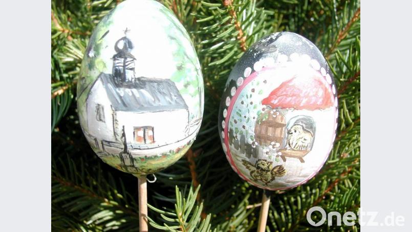 Bruno Schinner bemalte diese Eier, die das Hammerkirchl (links) und bunte Vögel zeigen. Bild: gis