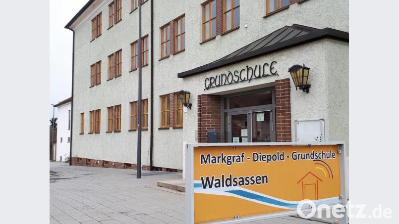 Die Sanierung und Erweiterung des Grundschulgebäudes muss die Stadt Waldsassen in Angriff nehmen. Bild: pz