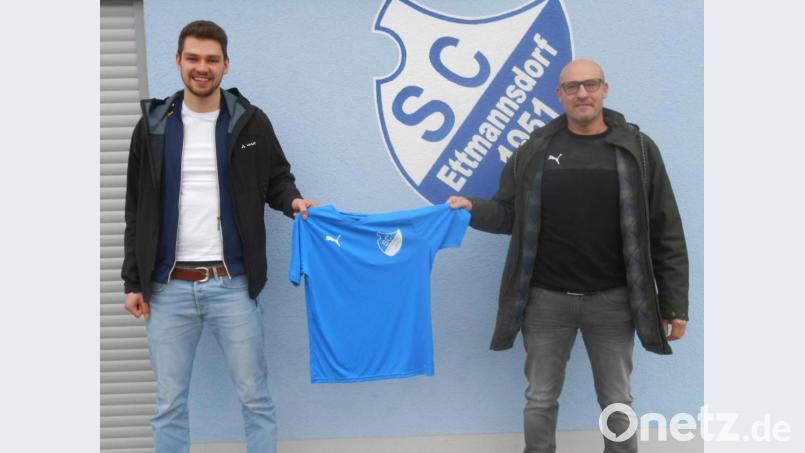 Alexander Grill (links) wechselt zur neuen Spielzeit vom FC Wernberg zum SC Ettmannsdorf mit Trainer Mario Albert. Bild: aho